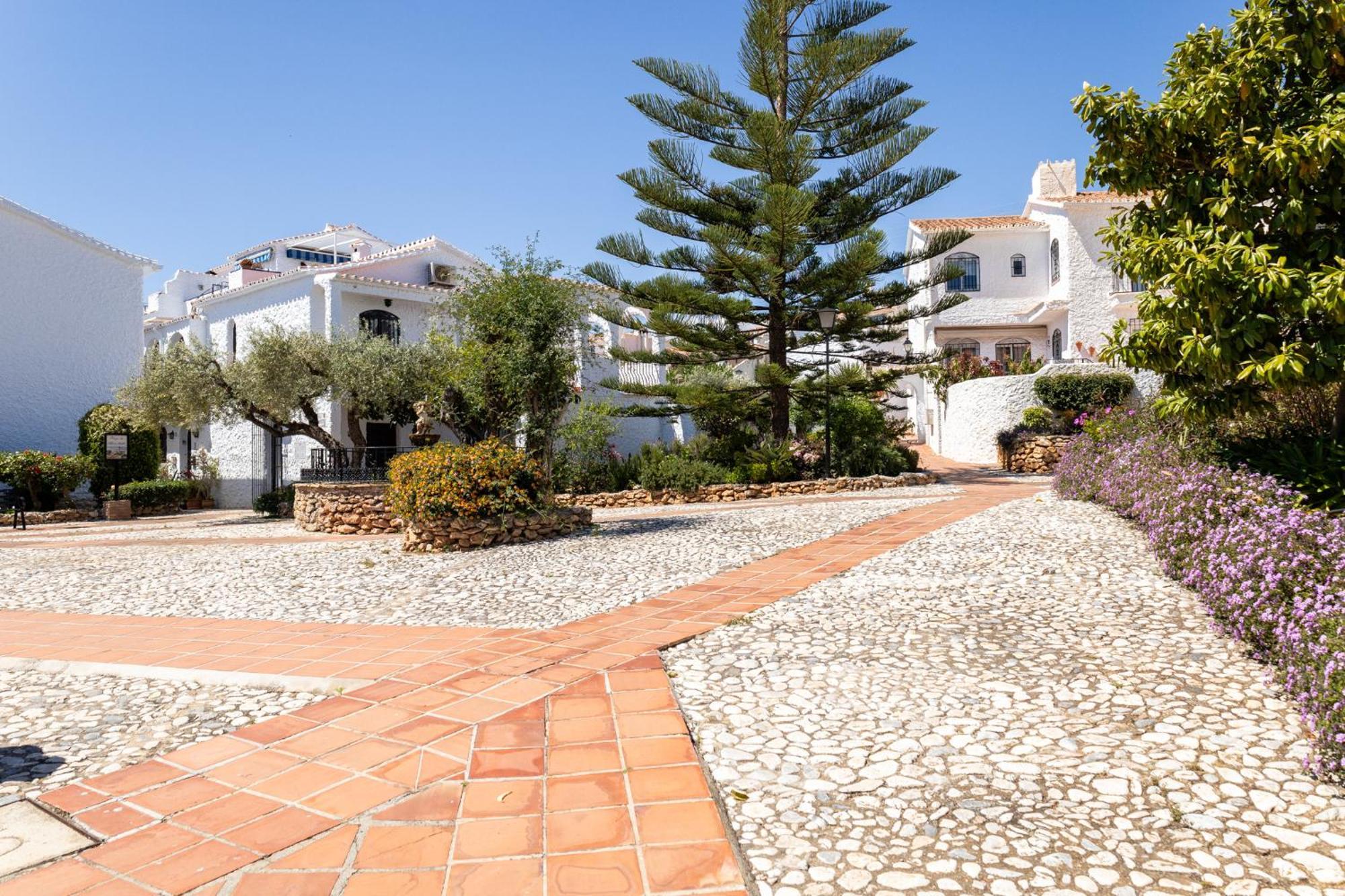 Capistrano Village B, 1 Bedroom + Free Wi-Fi Nerja Dış mekan fotoğraf