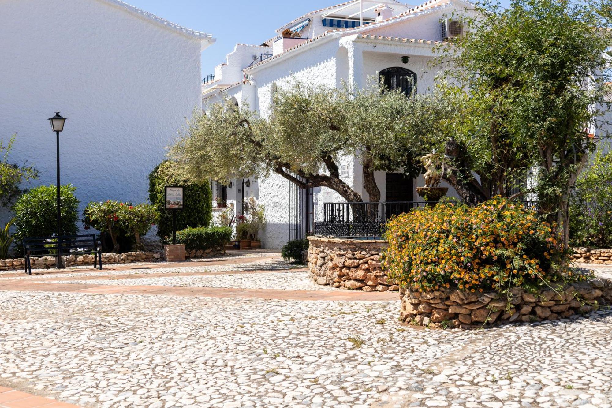 Capistrano Village B, 1 Bedroom + Free Wi-Fi Nerja Dış mekan fotoğraf