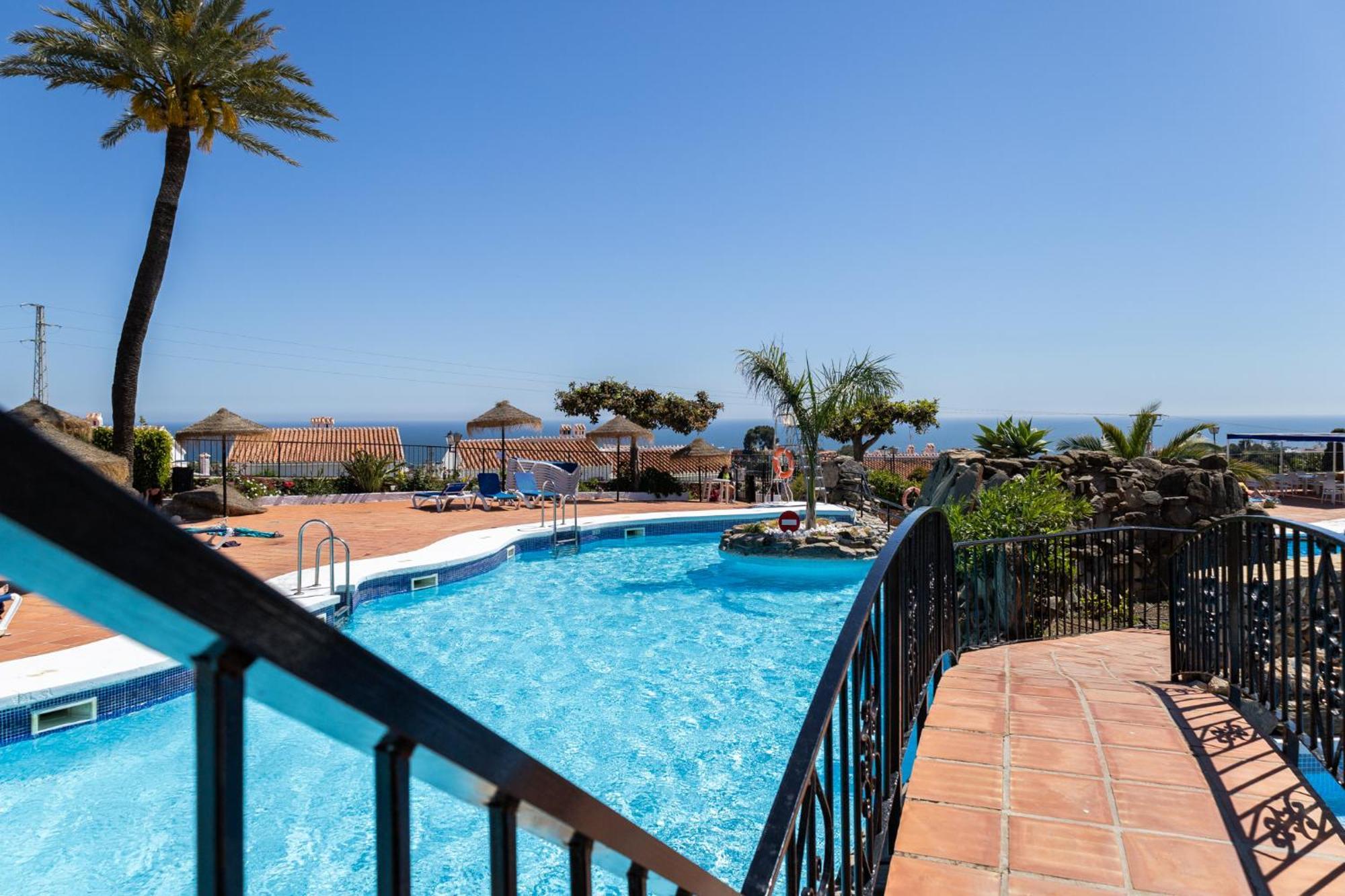 Capistrano Village B, 1 Bedroom + Free Wi-Fi Nerja Dış mekan fotoğraf