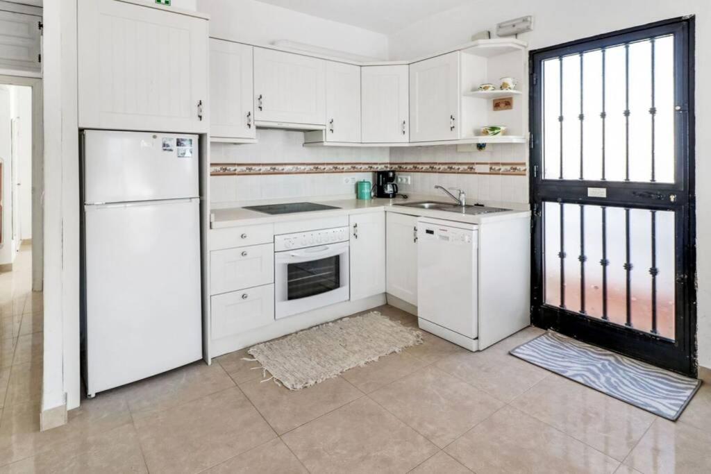 Capistrano Village B, 1 Bedroom + Free Wi-Fi Nerja Dış mekan fotoğraf